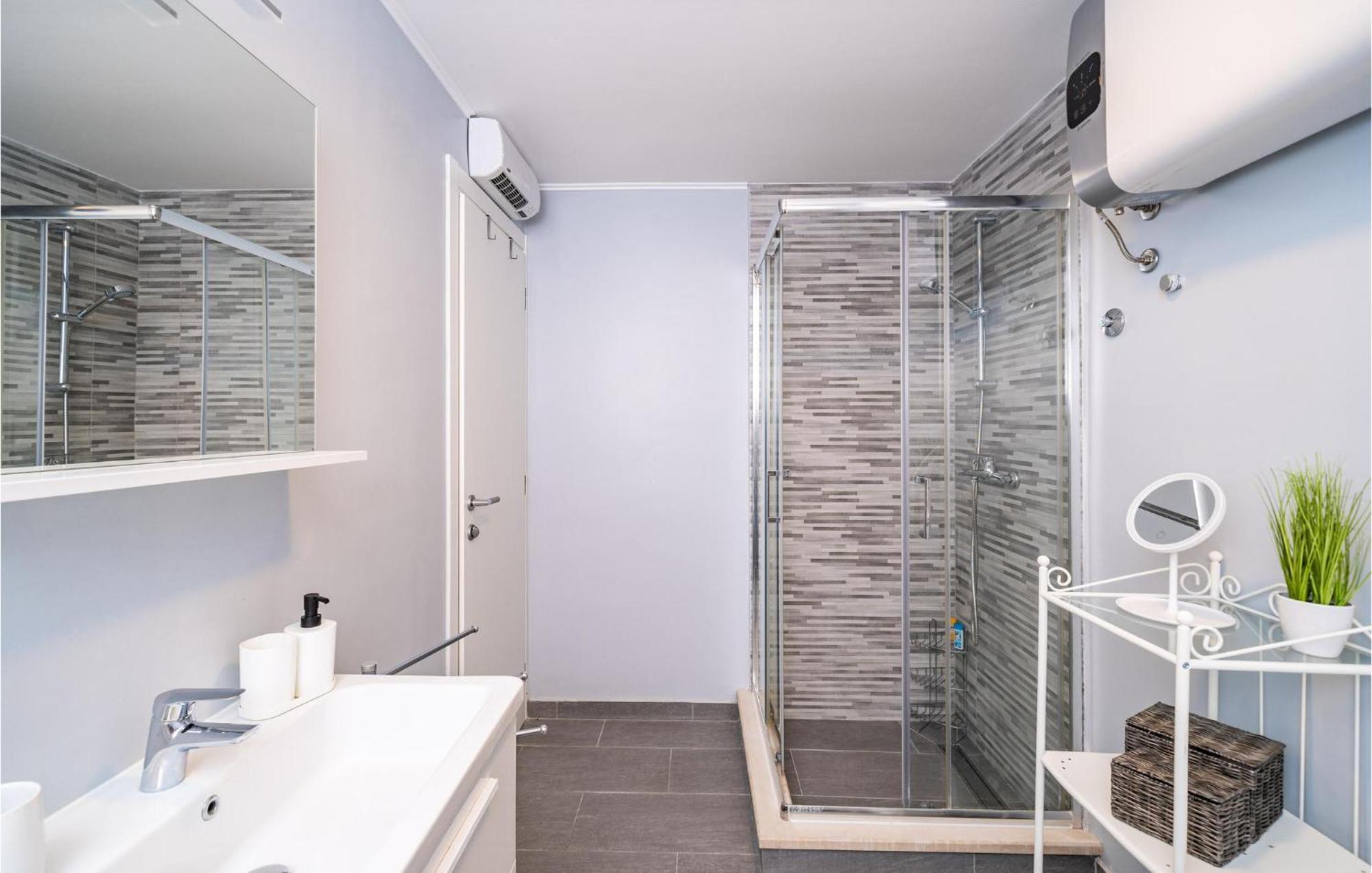 Nice Apartment In Dubrovnik With Kitchen Ngoại thất bức ảnh